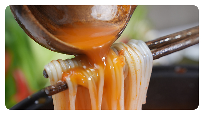 品尝米线美味，享受舌尖狂欢